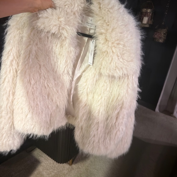 Brand new ! Stradivarius Cream Teddy Jacket faux fur - Picture 4 of 4